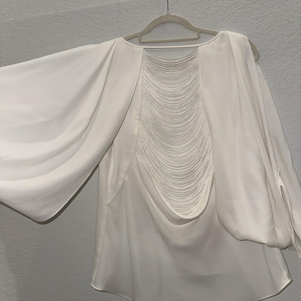 BCBG Maxazria Women's Sz M Sexy‎ Blouse White Kyleigh Fringeback Slitsleeve Top - Picture 7 of 16